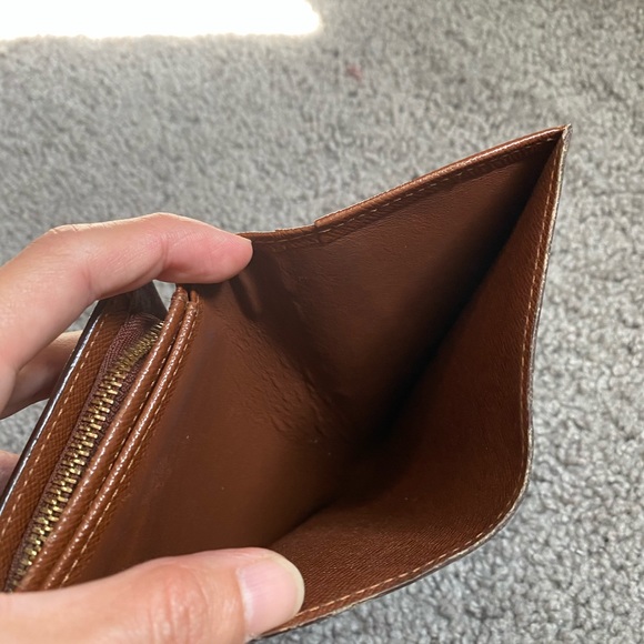 LV Wallet - Picture 14 of 16